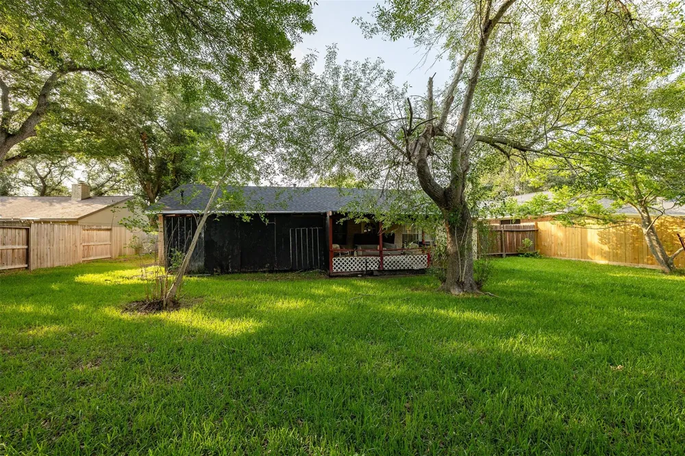 2427 Fairgreen Drive Missouri City, TX 77489