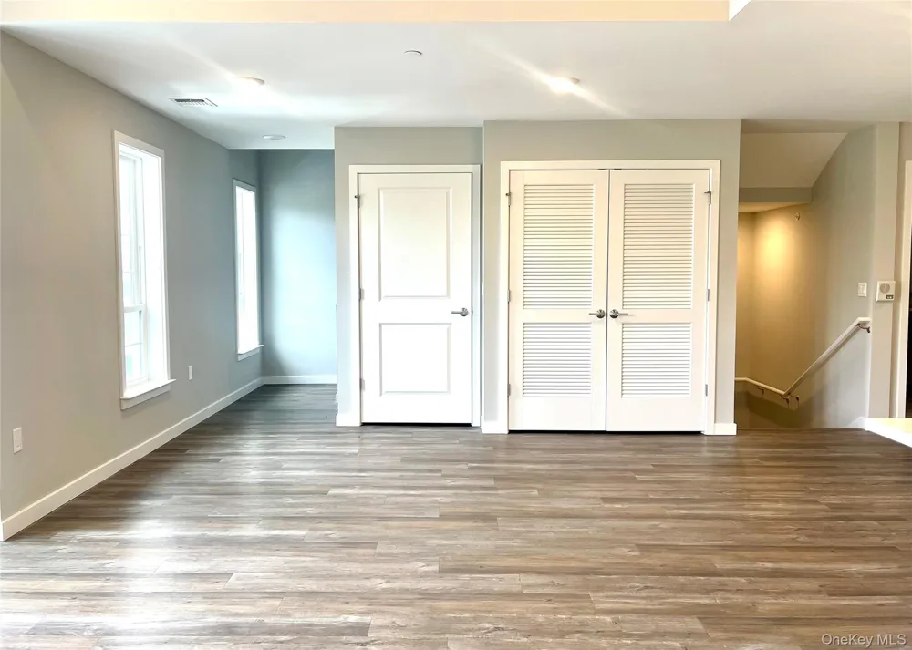 221 Eastview Drive #16 Central Islip, NY 11722