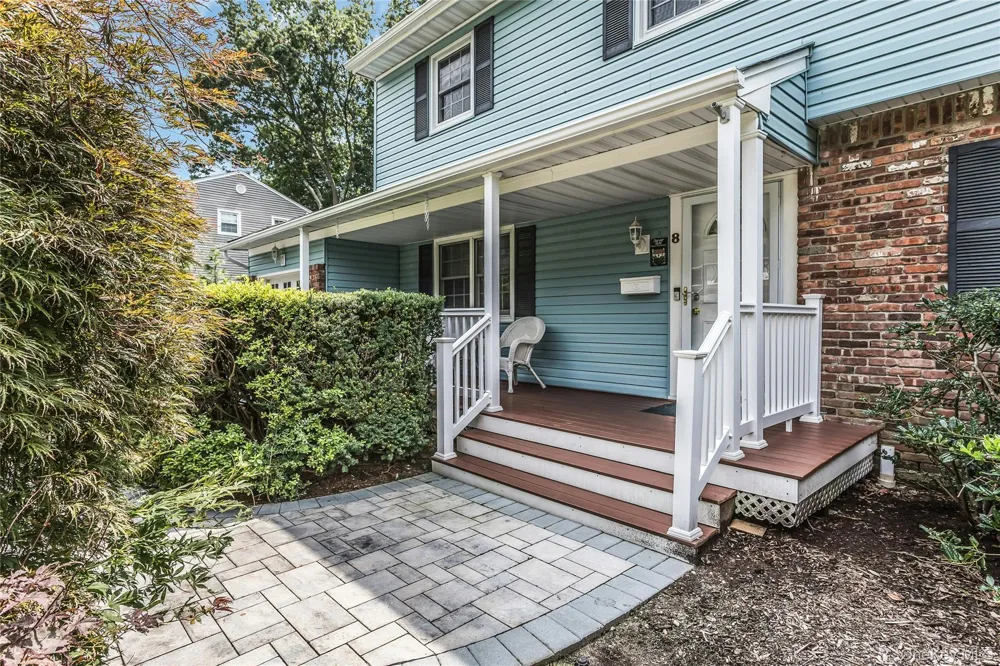 8 Lenmore Drive Old Bethpage, NY 11804