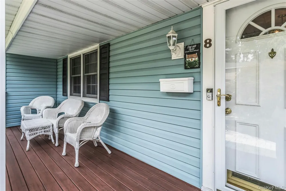 8 Lenmore Drive Old Bethpage, NY 11804