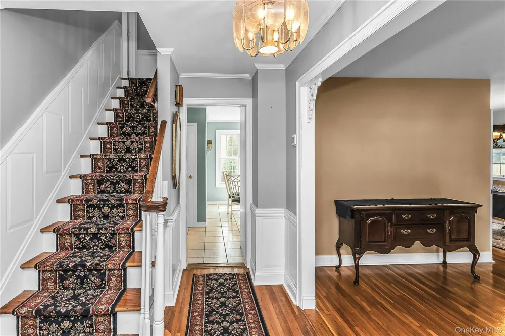 8 Lenmore Drive Old Bethpage, NY 11804