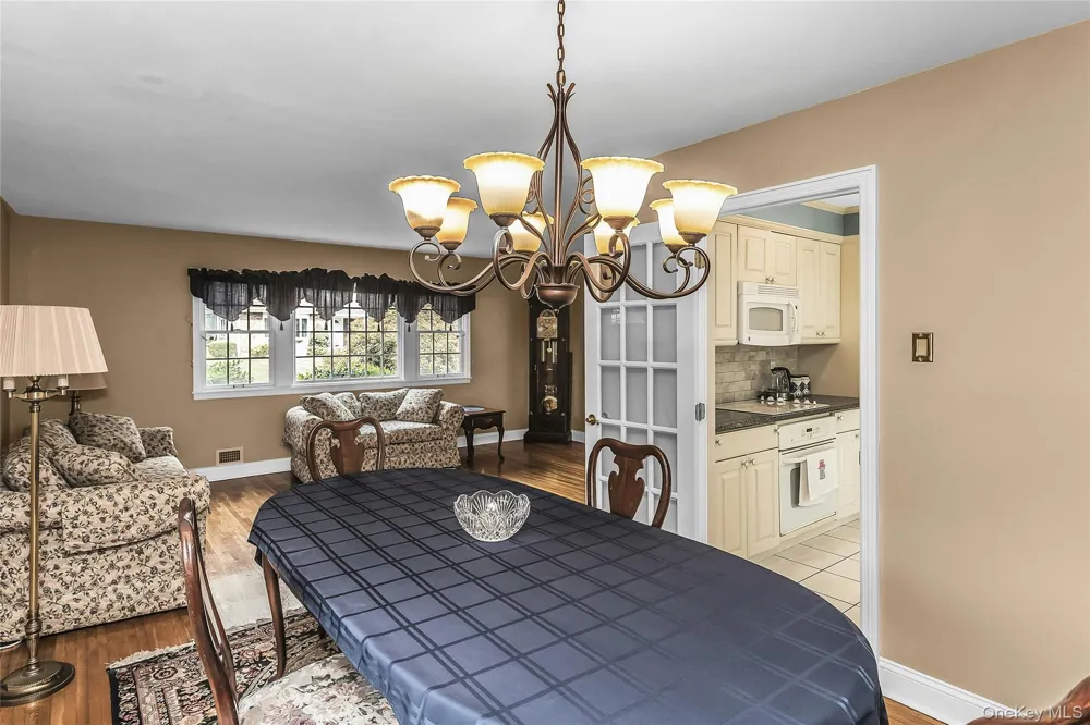 8 Lenmore Drive Old Bethpage, NY 11804
