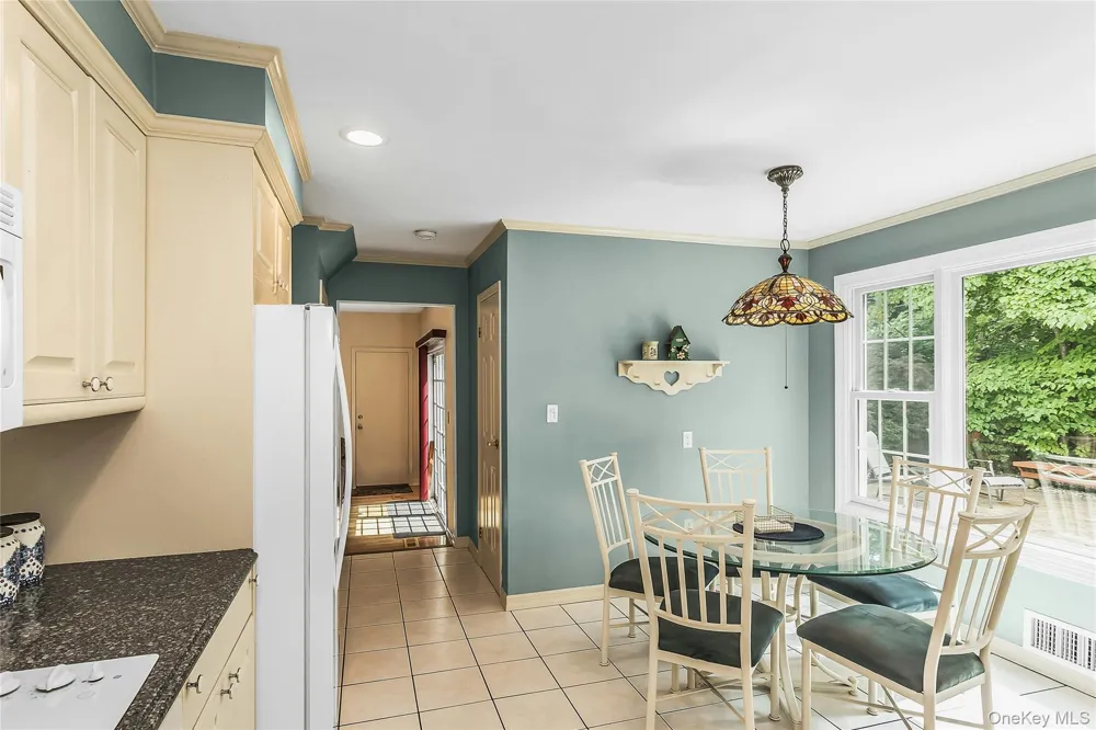 8 Lenmore Drive Old Bethpage, NY 11804