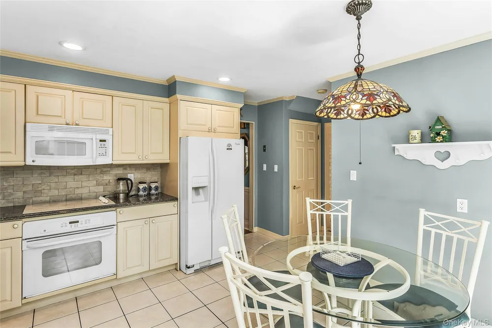 8 Lenmore Drive Old Bethpage, NY 11804