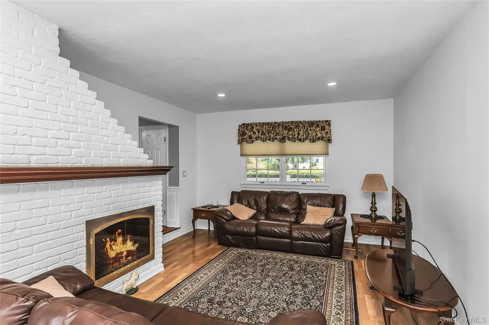 8 Lenmore Drive Old Bethpage, NY 11804