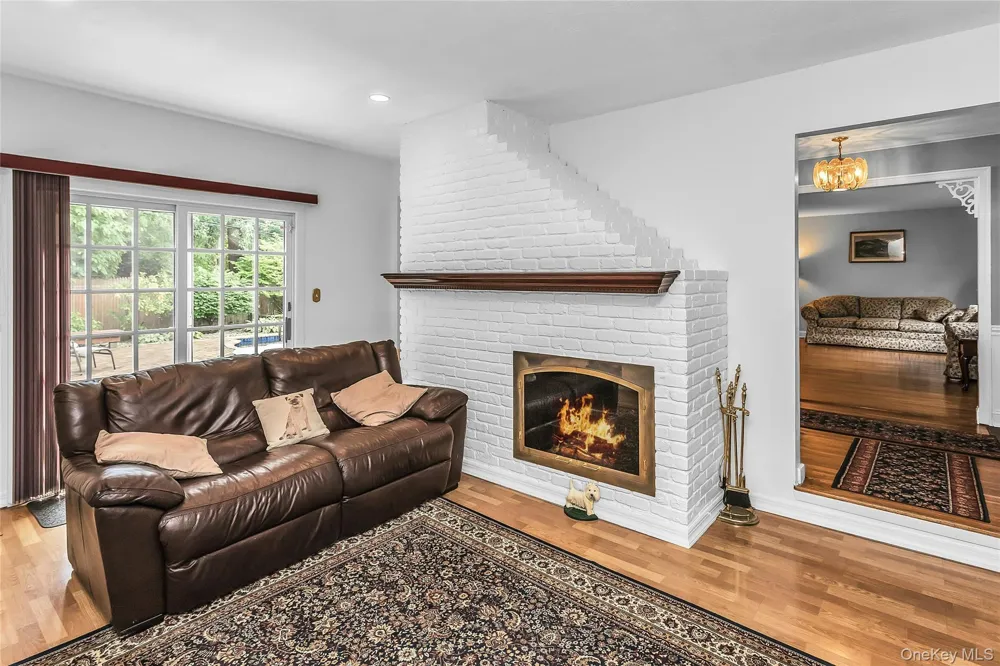 8 Lenmore Drive Old Bethpage, NY 11804