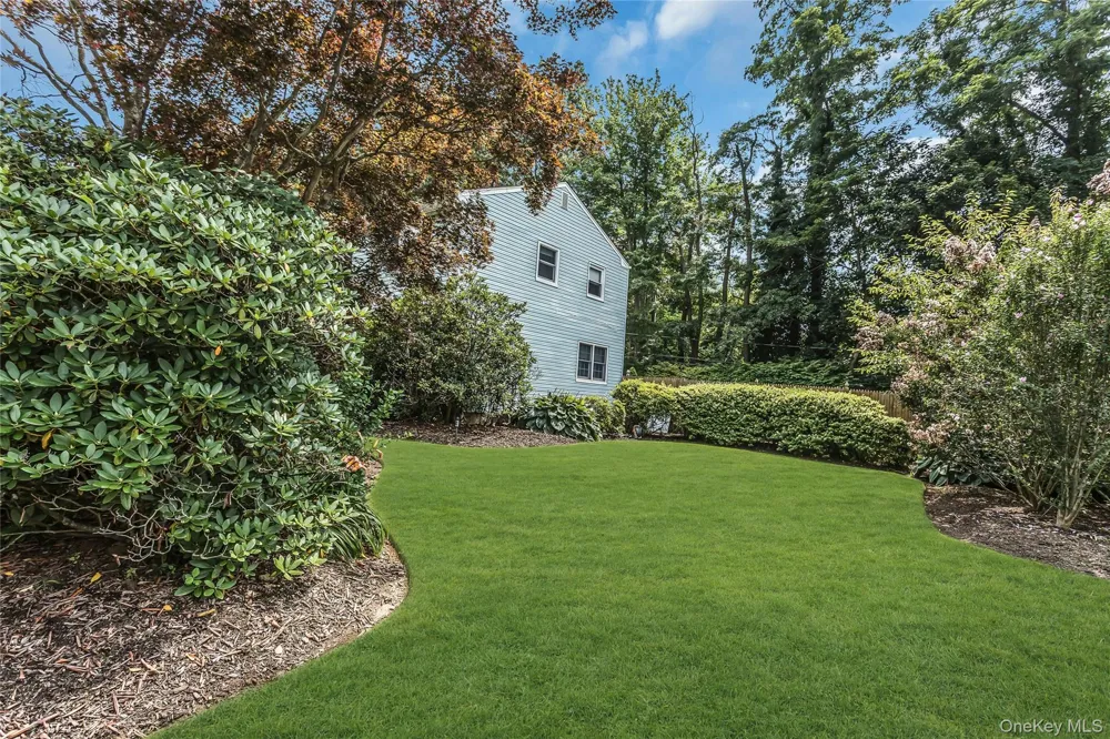 8 Lenmore Drive Old Bethpage, NY 11804