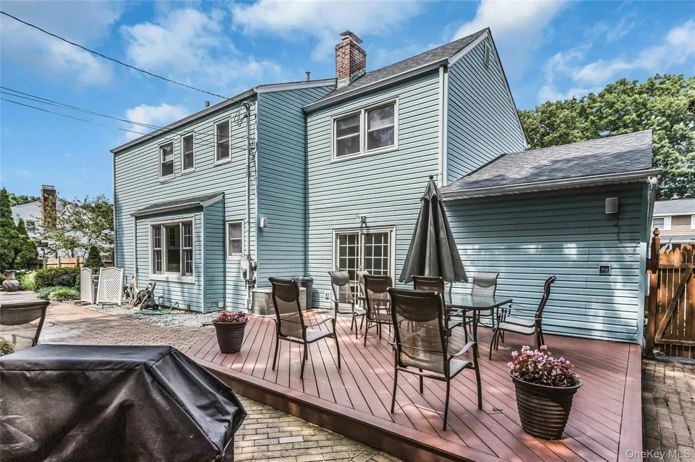 8 Lenmore Drive Old Bethpage, NY 11804