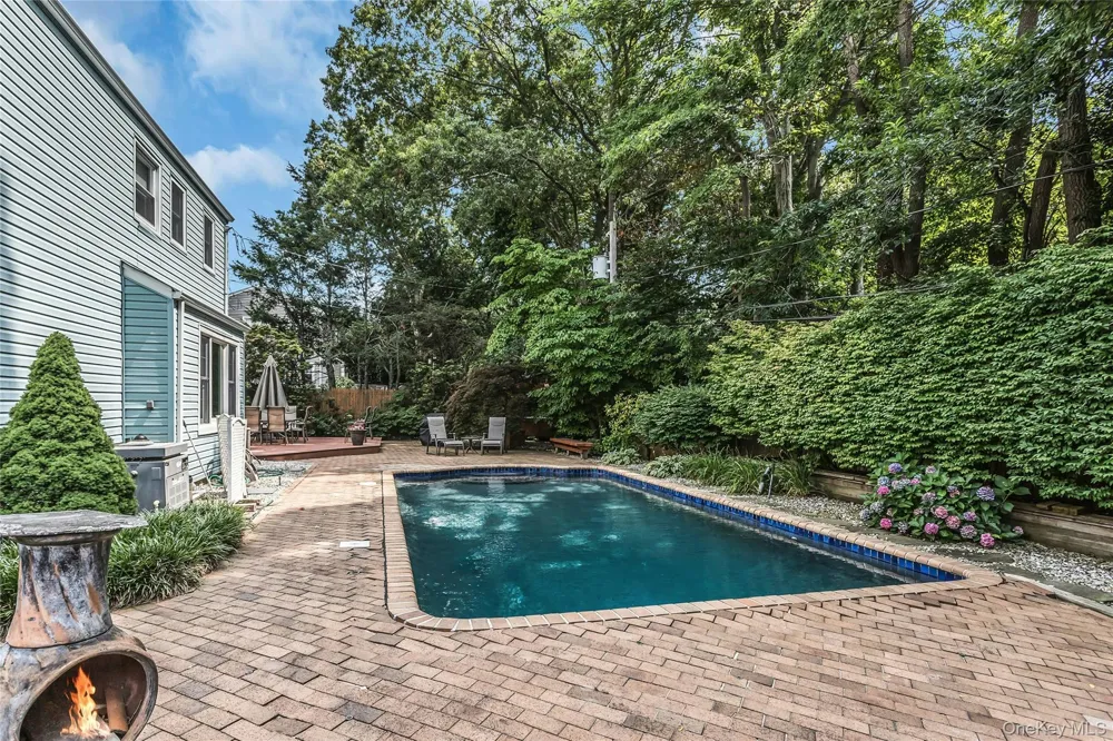 8 Lenmore Drive Old Bethpage, NY 11804