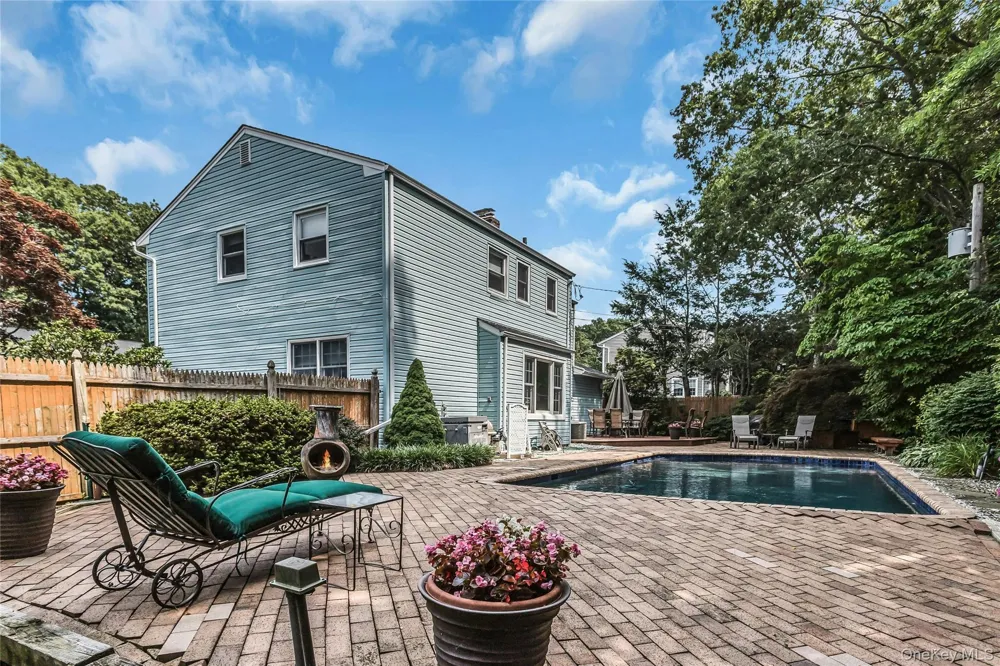 8 Lenmore Drive Old Bethpage, NY 11804
