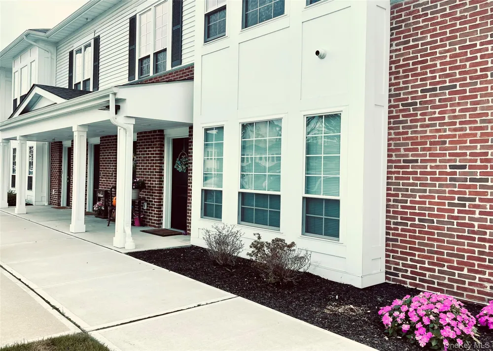 221 Eastview Drive #18 Central Islip, NY 11722