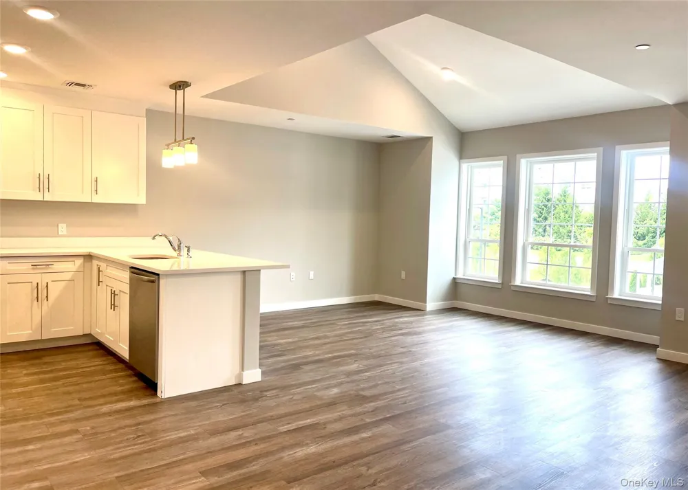 221 Eastview Drive #18 Central Islip, NY 11722