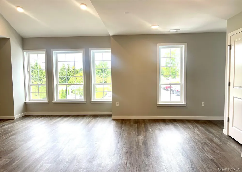 221 Eastview Drive #18 Central Islip, NY 11722
