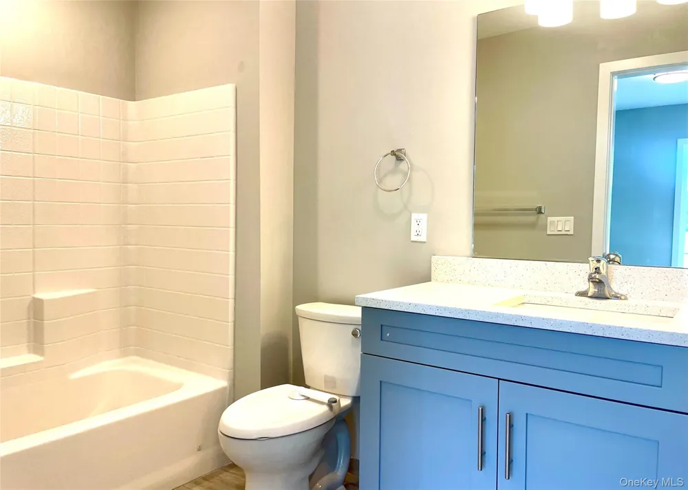 221 Eastview Drive #18 Central Islip, NY 11722