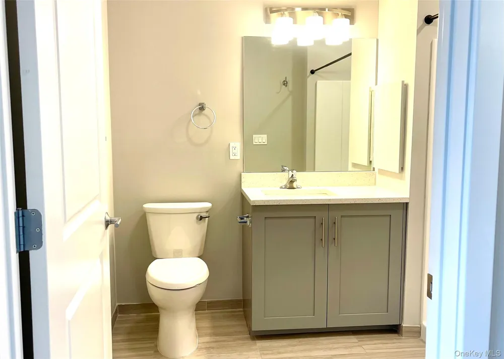 221 Eastview Drive #18 Central Islip, NY 11722