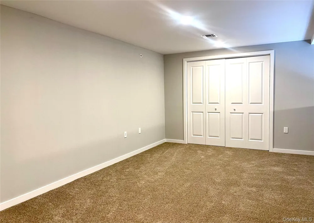 221 Eastview Drive #18 Central Islip, NY 11722