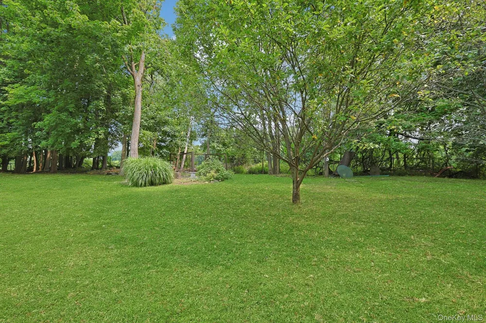 92 Scotland Hill Road Chestnut Ridge, NY 10977