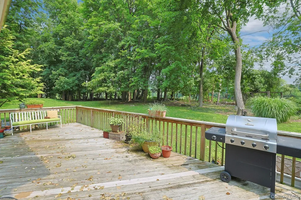 92 Scotland Hill Road Chestnut Ridge, NY 10977