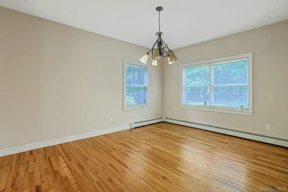 92 Scotland Hill Road Chestnut Ridge, NY 10977