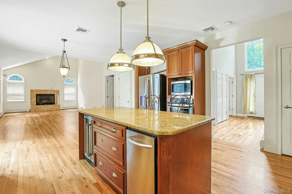 92 Scotland Hill Road Chestnut Ridge, NY 10977