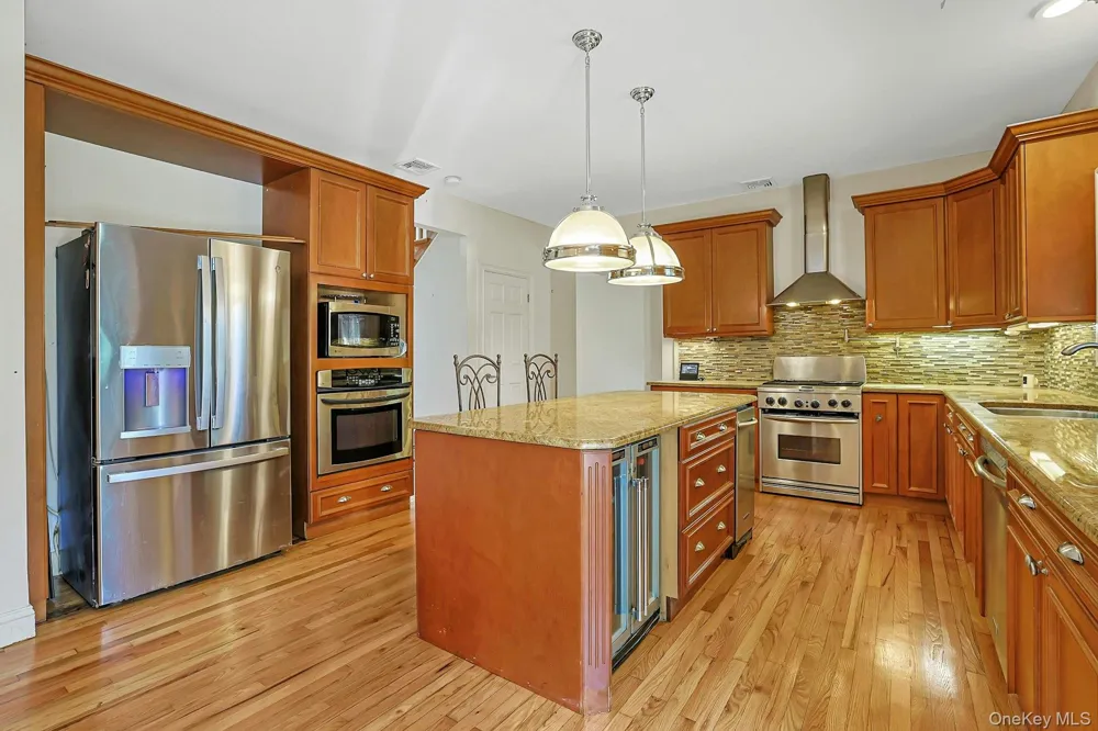 92 Scotland Hill Road Chestnut Ridge, NY 10977
