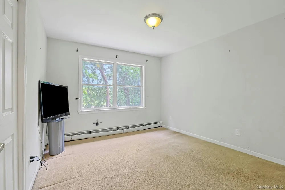 92 Scotland Hill Road Chestnut Ridge, NY 10977