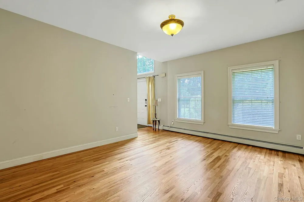 92 Scotland Hill Road Chestnut Ridge, NY 10977