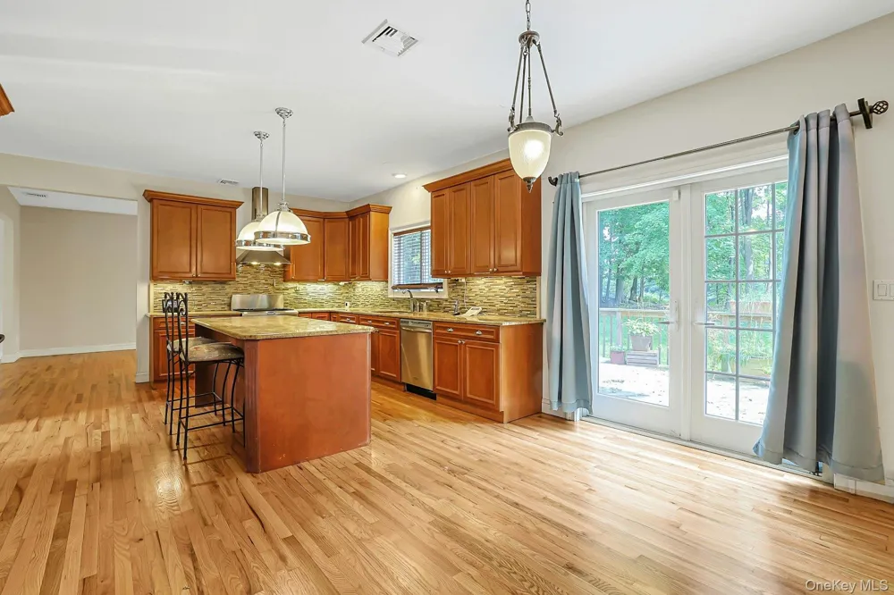 92 Scotland Hill Road Chestnut Ridge, NY 10977