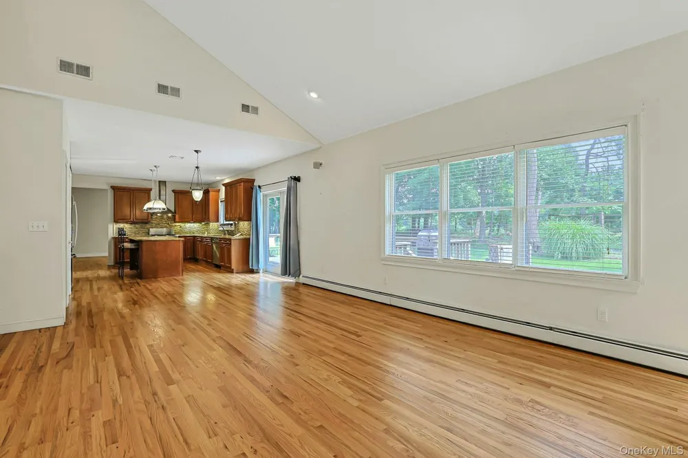 92 Scotland Hill Road Chestnut Ridge, NY 10977