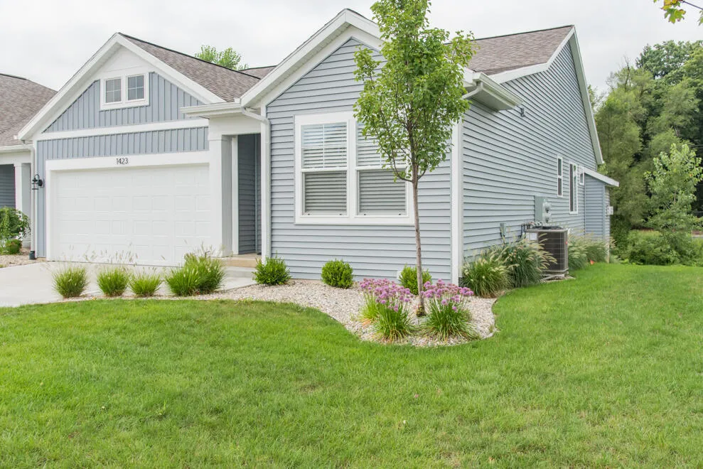 1423 Village Circle Kalamazoo, MI 49009