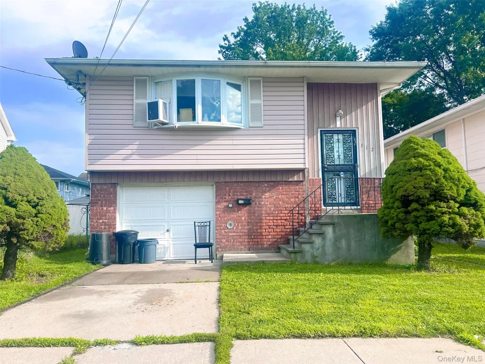 312 E Columbia Street Hempstead, NY 11550