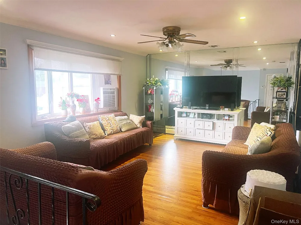 312 E Columbia Street Hempstead, NY 11550