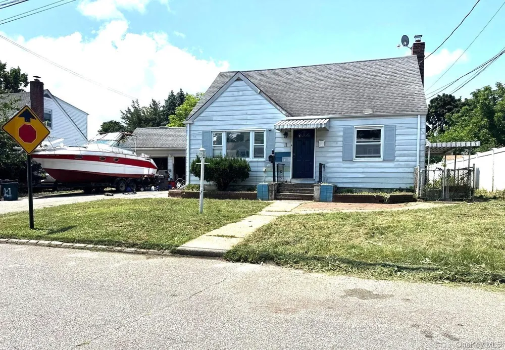 11 Stevens Place Huntington Station, NY 11746