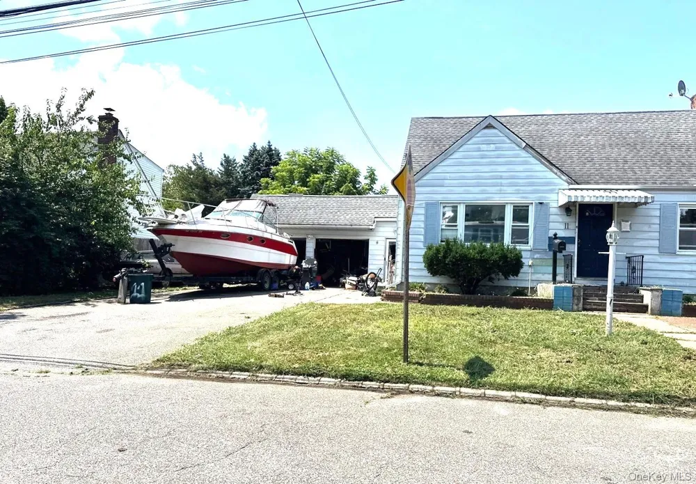 11 Stevens Place Huntington Station, NY 11746