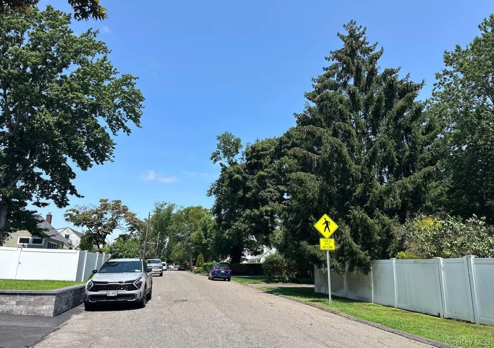 11 Stevens Place Huntington Station, NY 11746