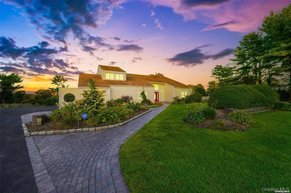 4 Jester Court Dix Hills, NY 11746