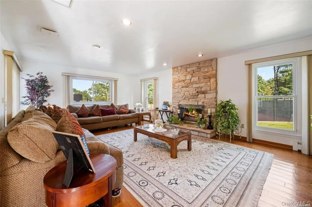 4 Jester Court Dix Hills, NY 11746