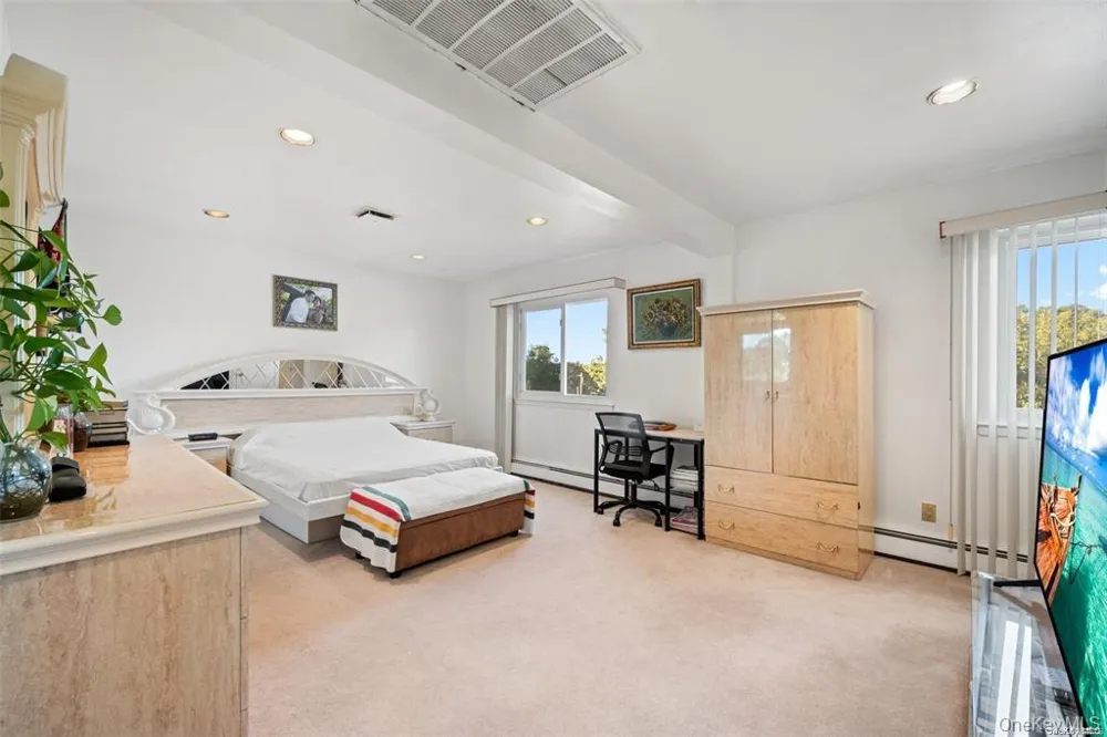 4 Jester Court Dix Hills, NY 11746