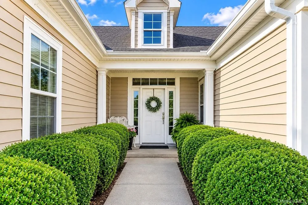 79 Samantha Circle Westhampton, NY 11977