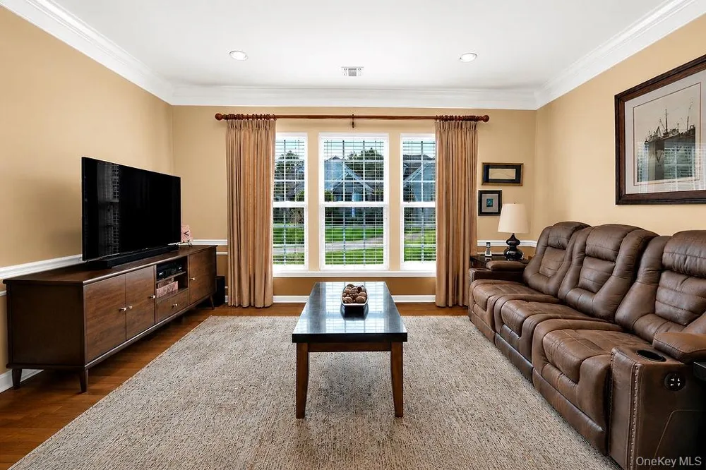 79 Samantha Circle Westhampton, NY 11977