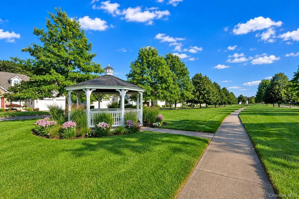 79 Samantha Circle Westhampton, NY 11977
