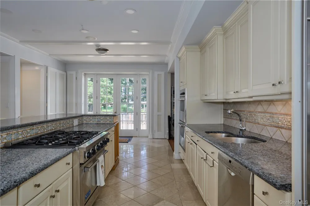 102 W Lake Road Tuxedo Park, NY 10987