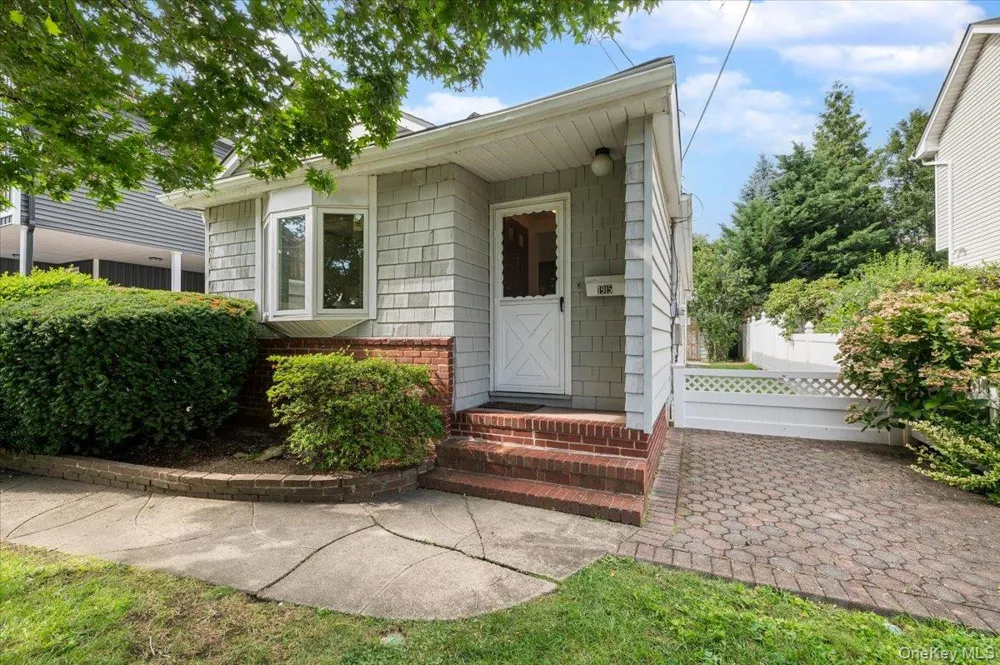 1915 Carroll Avenue Merrick, NY 11566