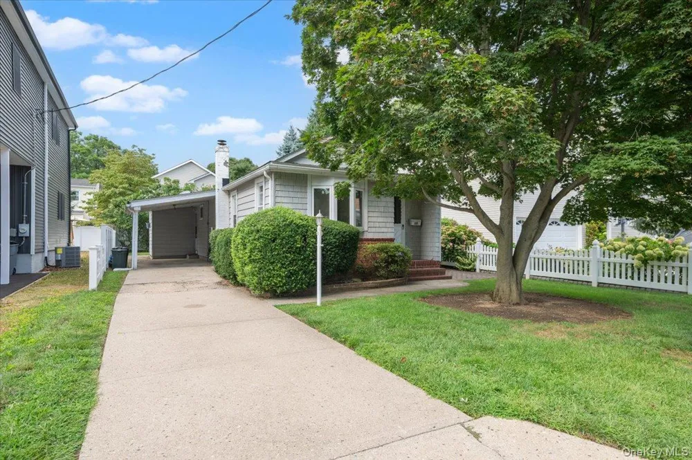 1915 Carroll Avenue Merrick, NY 11566