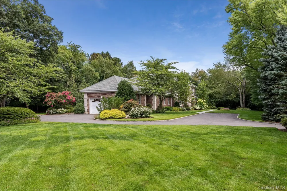 898 Chicken Valley Road Matinecock, NY 11560
