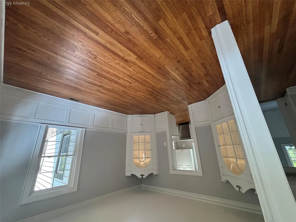 28 Wayaawi Avenue Bayville, NY 11709