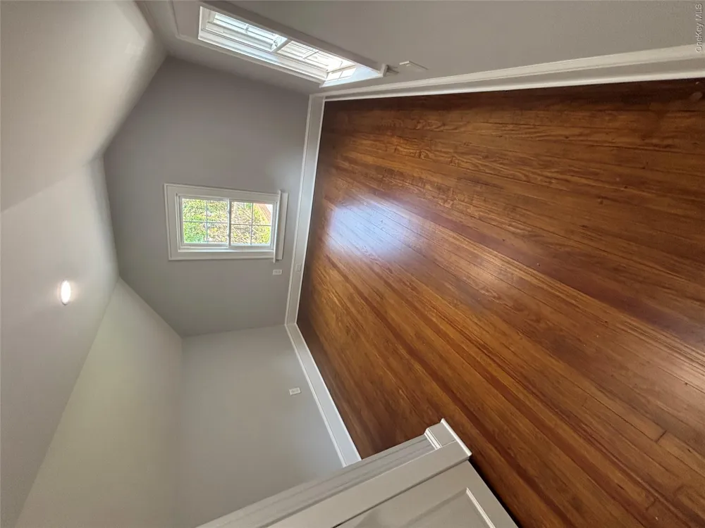 28 Wayaawi Avenue Bayville, NY 11709
