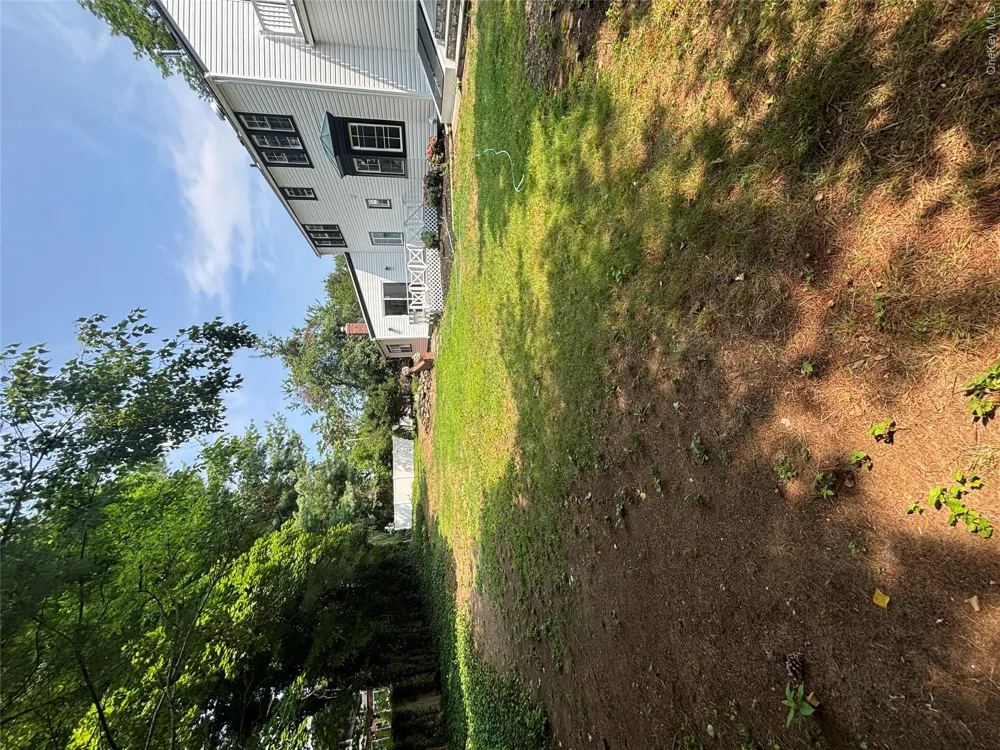 28 Wayaawi Avenue Bayville, NY 11709