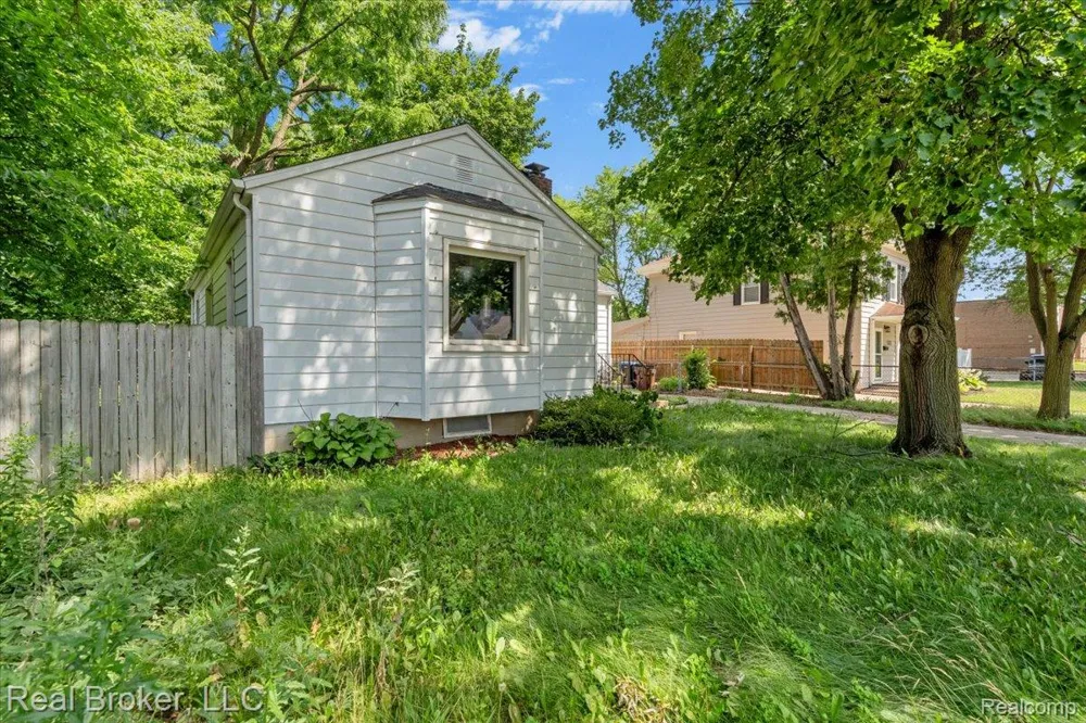 624 Prospect Road Ypsilanti City, MI 48198