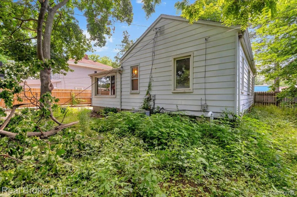 624 Prospect Road Ypsilanti City, MI 48198
